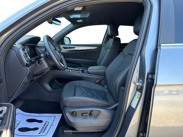 2025 Volkswagen Atlas Cross Sport 2.0T SE w/Technology