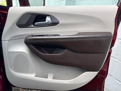 2017 Chrysler Pacifica Touring L Plus