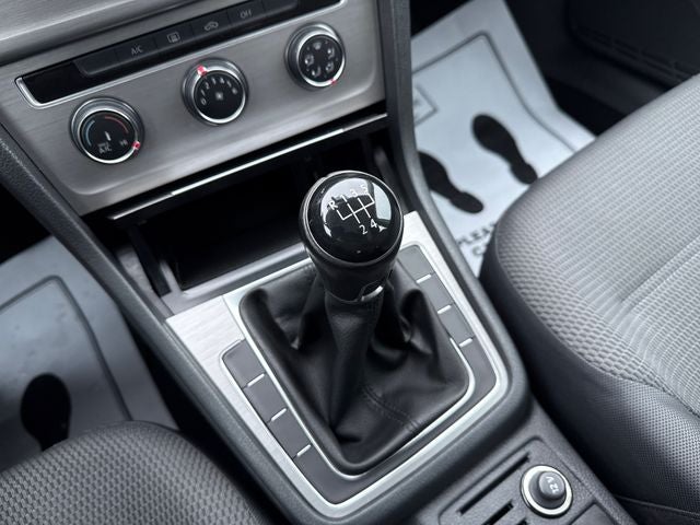 2017 Volkswagen Golf TSI S 4-Door