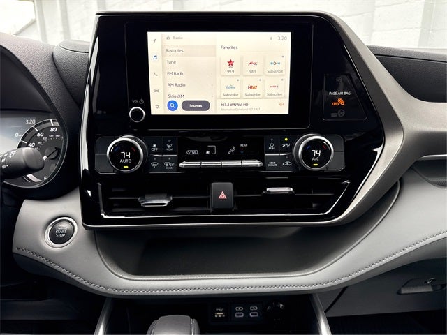 2024 Toyota Highlander LE