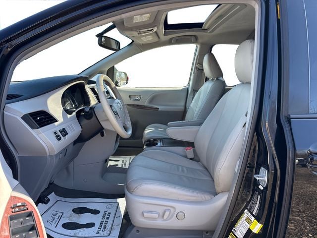2014 Toyota Sienna XLE 7 Passenger