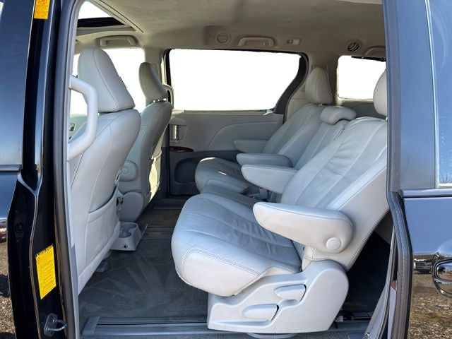 2014 Toyota Sienna XLE 7 Passenger