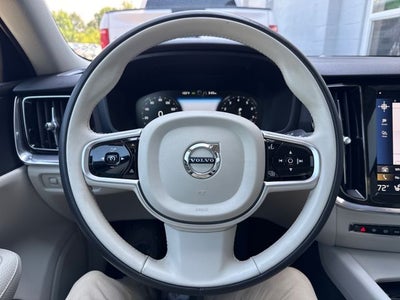 2020 Volvo S60 T6 Momentum