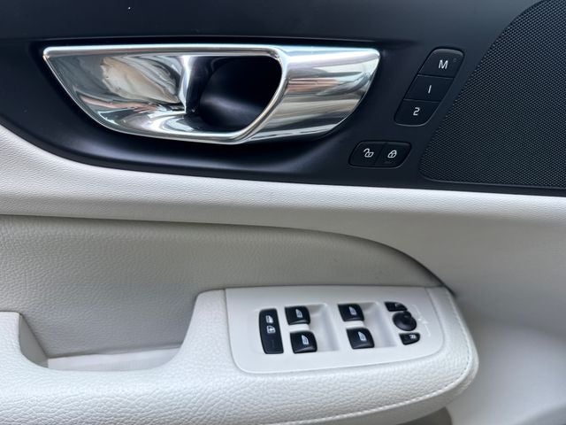 2020 Volvo S60 T6 Momentum