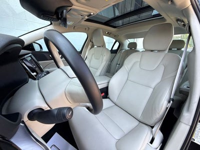 2020 Volvo S60 T6 Momentum