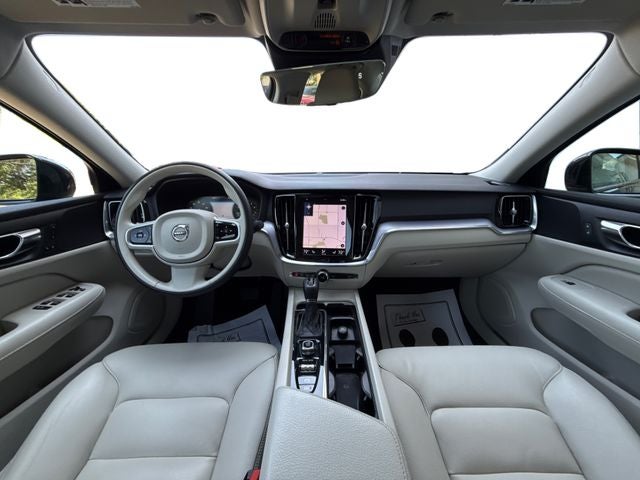 2020 Volvo S60 T6 Momentum