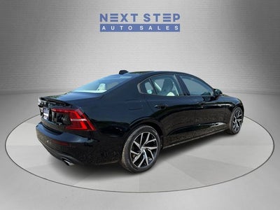 2020 Volvo S60 T6 Momentum
