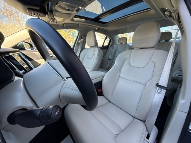 2020 Volvo S60 T6 Momentum