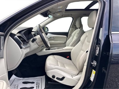 2017 Volvo XC90 T6 Momentum