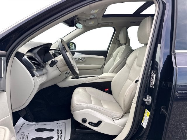 2017 Volvo XC90 T6 Momentum