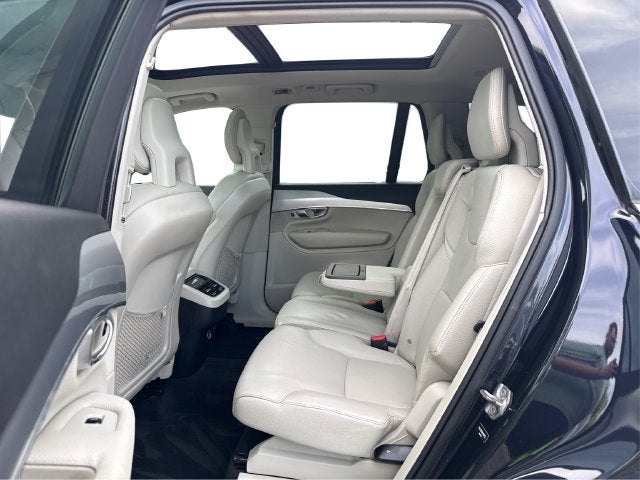 2017 Volvo XC90 T6 Momentum