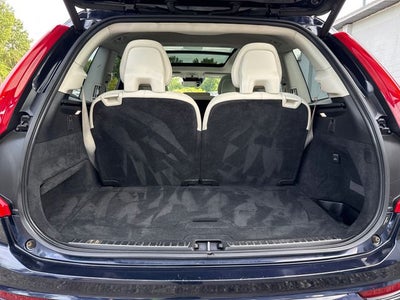2017 Volvo XC90 T6 Momentum
