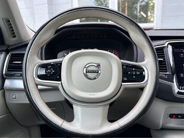 2017 Volvo XC90 T6 Momentum