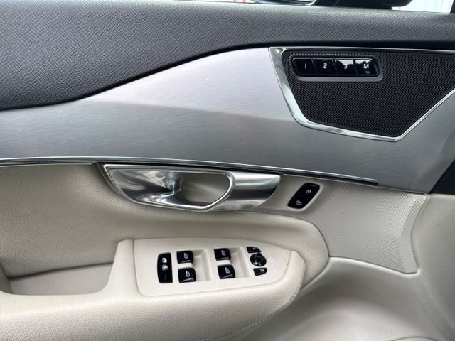 2017 Volvo XC90 T6 Momentum