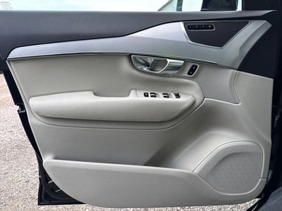 2017 Volvo XC90 T6 Momentum