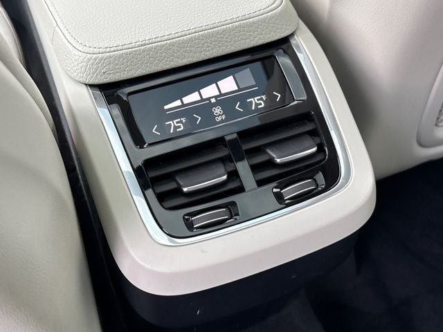 2017 Volvo XC90 T6 Momentum