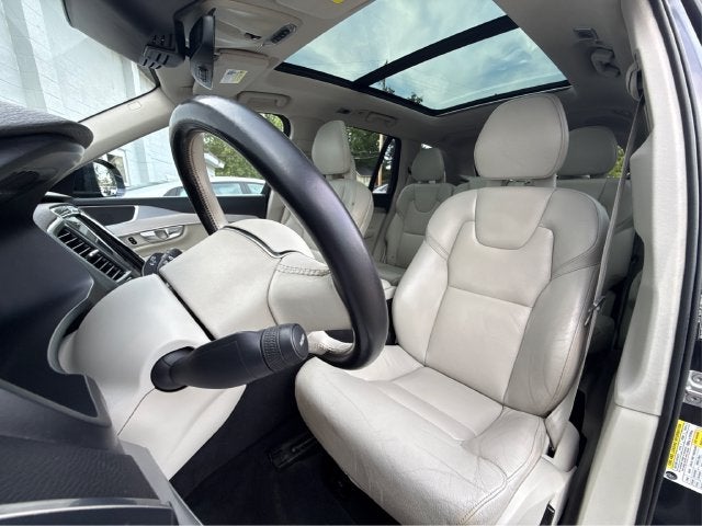 2017 Volvo XC90 T6 Momentum