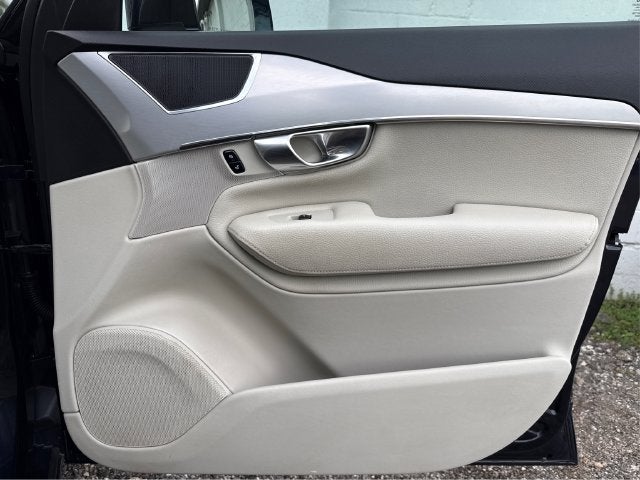 2017 Volvo XC90 T6 Momentum