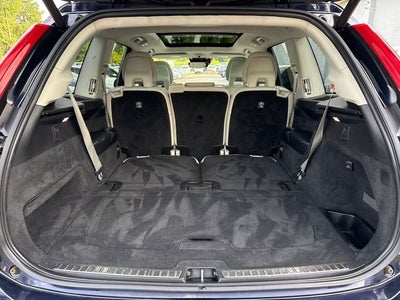 2017 Volvo XC90 T6 Momentum