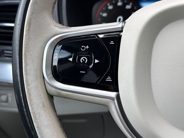 2017 Volvo XC90 T6 Momentum