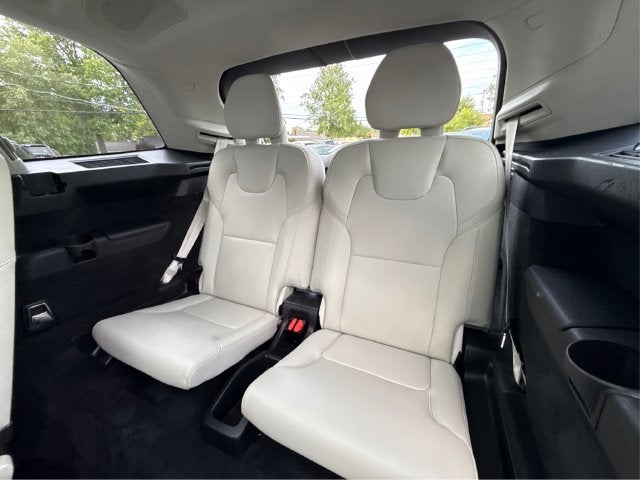 2017 Volvo XC90 T6 Momentum